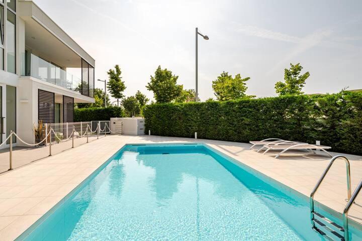 Luma With Pool Lido di Jesolo
